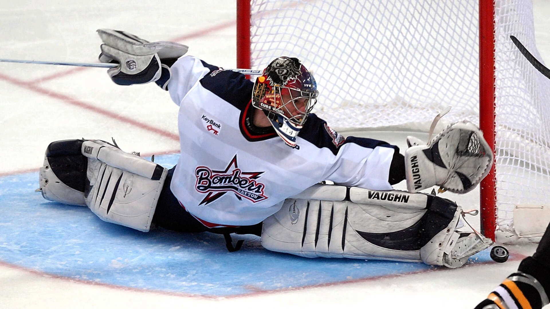 爱游戏网页版-英超比赛中，精彩反击和神级扑救引发热议，英超十佳扑救